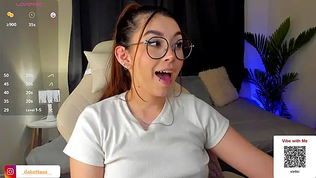 dakottaa  online show from March 19, 2:27 am