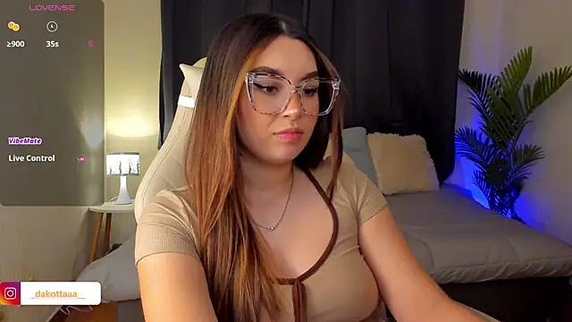 dakottaa  online show from October 11, 11:06 pm