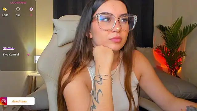 dakottaa  online show from March 17, 11:41 pm