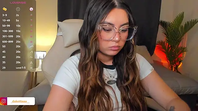 dakottaa  online show from March 29, 12:01 am