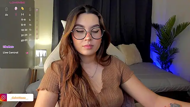 dakottaa  online show from October 6, 11:05 pm