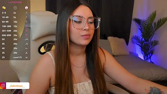 dakottaa  online show from February 7, 11:35 pm