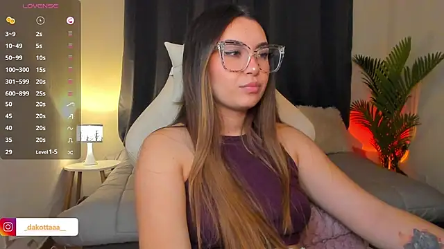 dakottaa  online show from March 18, 11:37 pm