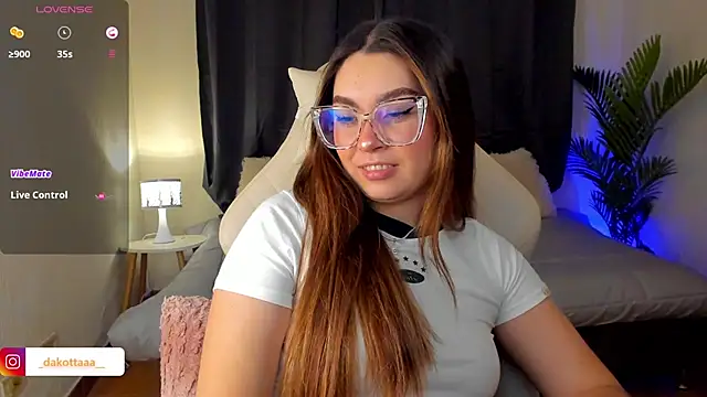 Snapshot of dakottaa_ chatting on October 23, 11:36 pm dakottaa online show from October 23, 11:36 pm