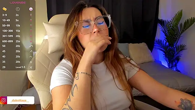 Snapshot of dakottaa_ chatting on November 6, 11:09 pm dakottaa online show from November 6, 11:09 pm