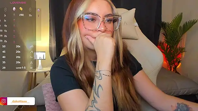 dakottaa  online show from April 24, 12:12 am