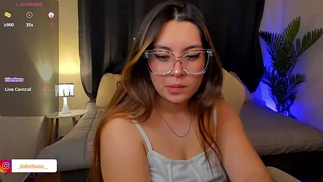 Snapshot of dakottaa_ chatting on December 2, 11:39 pm dakottaa online show from December 2, 11:39 pm