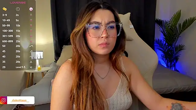 Snapshot of dakottaa_ chatting on October 29, 11:47 pm dakottaa online show from October 29, 11:47 pm