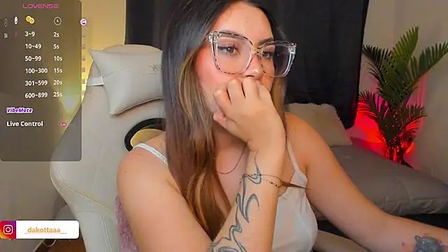 dakottaa  online show from March 30, 11:39 pm