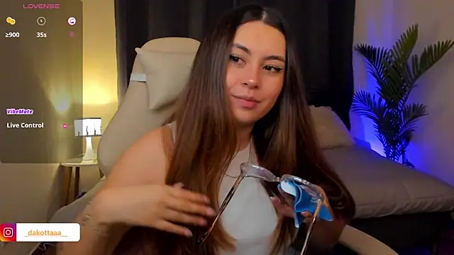 dakottaa  online show from December 17, 12:26 am