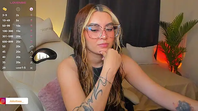 dakottaa  online show from May 31, 12:05 am