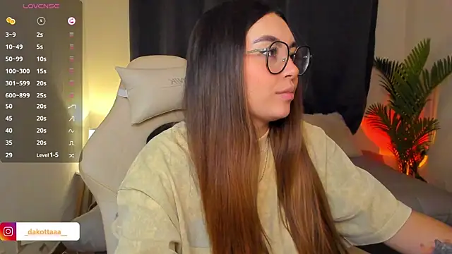 dakottaa  online show from March 25, 11:36 pm