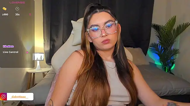 dakottaa  online show from March 7, 11:43 pm