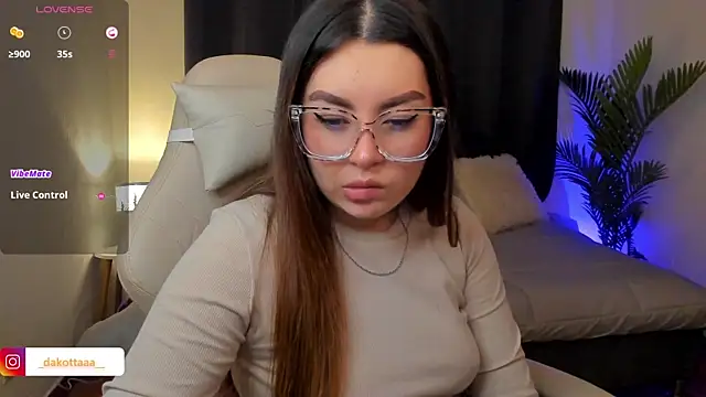 Snapshot of dakottaa_ chatting on November 27, 12:11 am dakottaa online show from November 27, 12:11 am