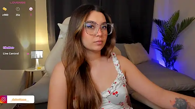 Snapshot of dakottaa_ chatting on November 15, 11:20 pm dakottaa online show from November 15, 11:20 pm