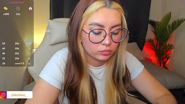 dakottaa  online show from May 20, 12:29 am