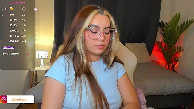 dakottaa  online show from May 23, 12:09 am