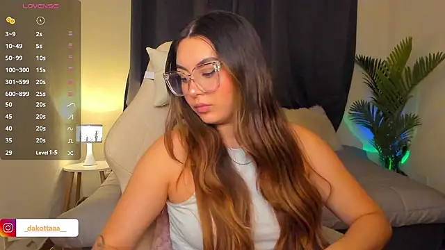 dakottaa  online show from March 11, 12:04 am