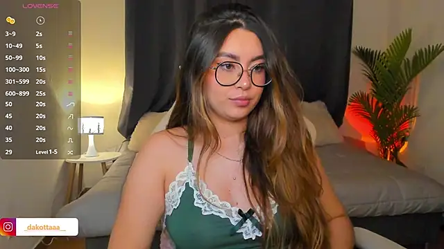 dakottaa  online show from April 11, 11:41 pm