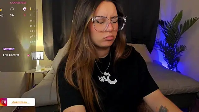 dakottaa  online show from January 5, 11:41 pm