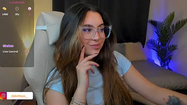 dakottaa  online show from February 2, 11:37 pm