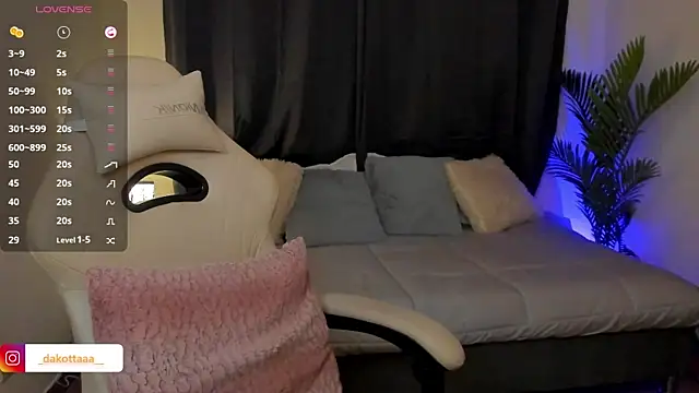Snapshot of dakottaa_ chatting on November 20, 11:58 pm dakottaa online show from November 20, 11:58 pm