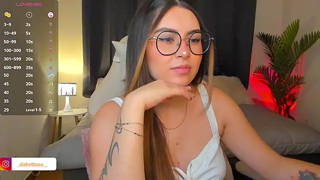 dakottaa  online show from March 31, 11:40 pm