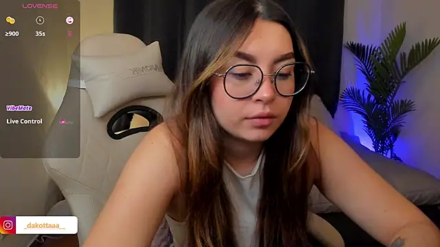 Snapshot of dakottaa_ chatting on November 24, 11:49 pm dakottaa online show from November 24, 11:49 pm