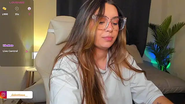 dakottaa  online show from March 6, 11:33 pm