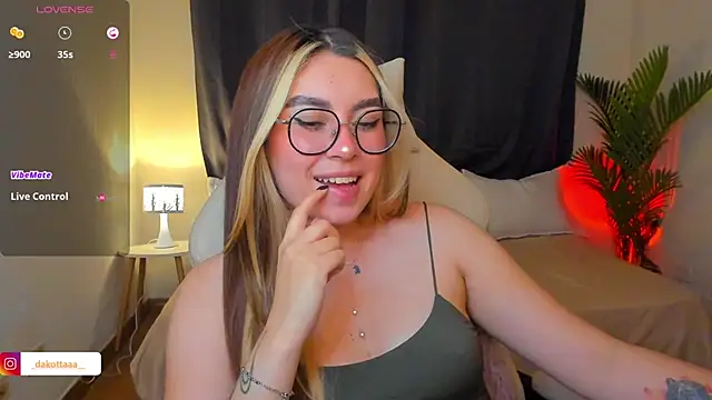 dakottaa  online show from July 2, 3:23 am