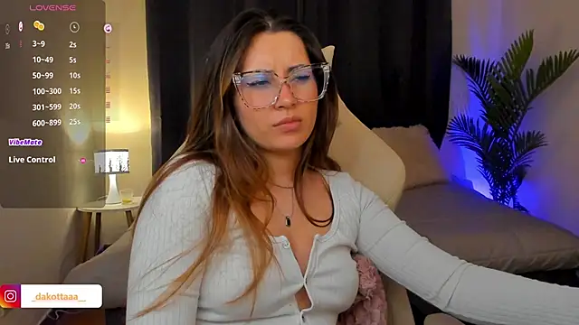 dakottaa  online show from January 16, 11:42 pm