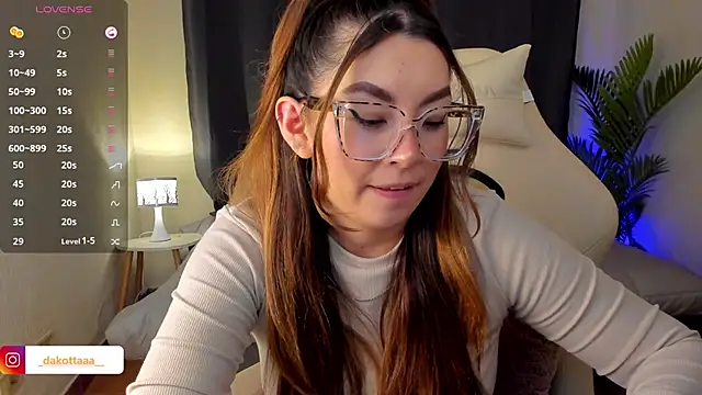 Snapshot of dakottaa_ chatting on October 22, 11:25 pm dakottaa online show from October 22, 11:25 pm