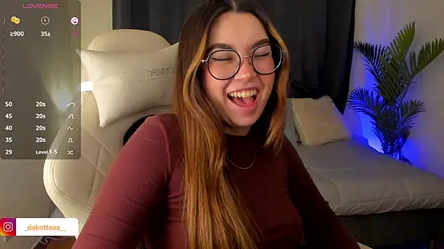 Snapshot of dakottaa_ chatting on November 7, 11:41 pm dakottaa online show from November 7, 11:41 pm