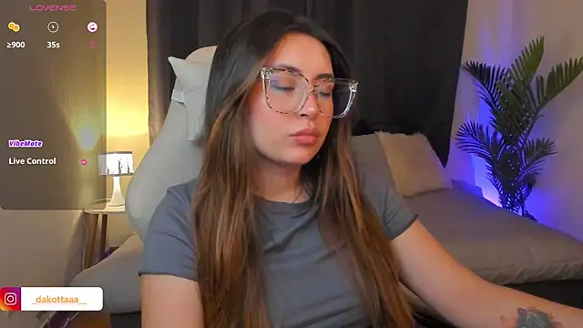 dakottaa  online show from February 10, 12:09 am