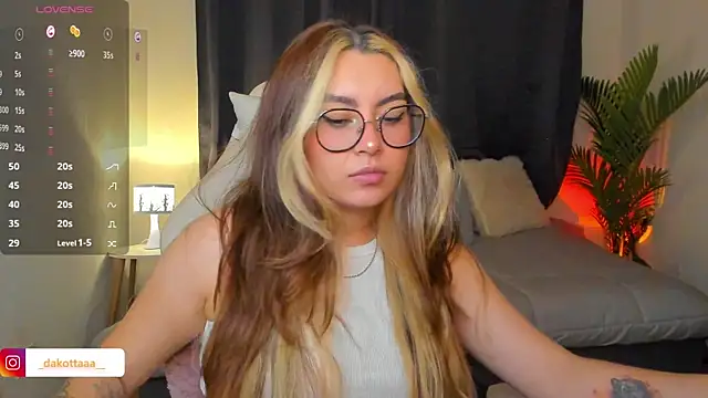 dakottaa  online show from May 25, 11:36 pm