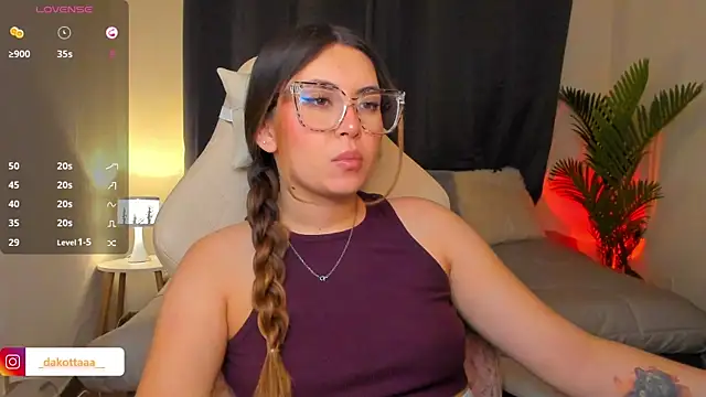 dakottaa  online show from February 17, 11:46 pm