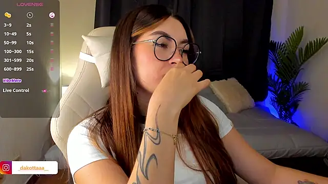 dakottaa  online show from September 24, 11:43 pm