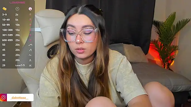 dakottaa  online show from April 14, 11:43 pm