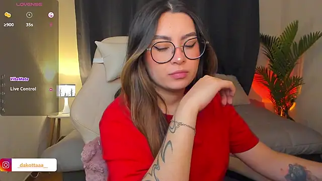 dakottaa  online show from April 8, 11:39 pm