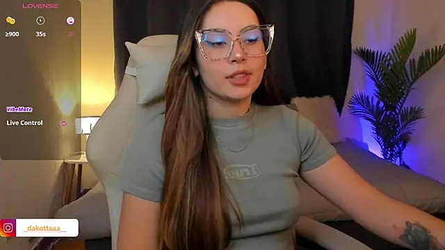 dakottaa  online show from February 7, 12:07 am