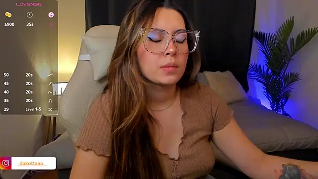 Snapshot of dakottaa_ chatting on November 29, 11:38 pm dakottaa online show from November 29, 11:38 pm