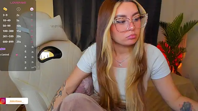 dakottaa  online show from July 17, 1:03 am