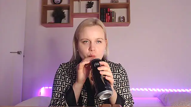 Karolina love  online show from October 25, 5:24 pm