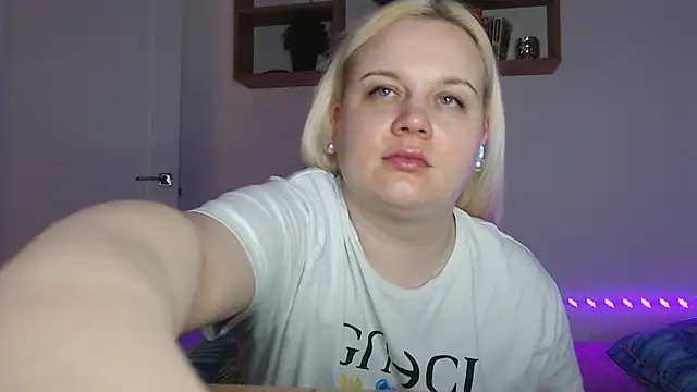 Karolina love  online show from February 17, 1:03 am