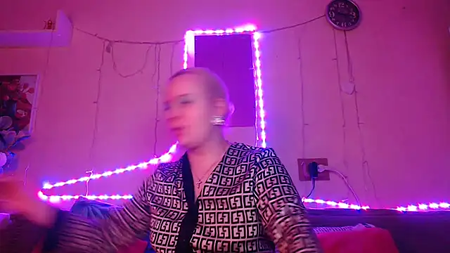 Snapshot of Karolina_love_ chatting on January 9, 7:18 pm Karolina love online show from January 9, 7:18 pm