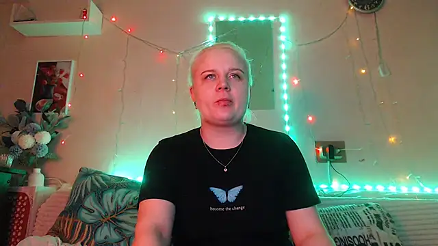 Snapshot of Karolina_love_ chatting on December 22, 4:59 pm Karolina love online show from December 22, 4:59 pm