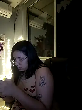 Snapshot of DanelyLopez chatting on January 8, 3:34 am DanelyLopez online show from January 8, 3:34 am