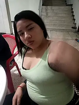 Snapshot of DanelyLopez chatting on February 22, 2:25 am DanelyLopez online show from February 22, 2:25 am