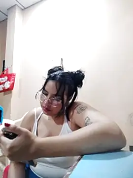 Snapshot of DanelyLopez chatting on February 9, 12:30 am DanelyLopez online show from February 9, 12:30 am