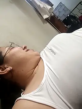 Snapshot of DanelyLopez chatting on February 8, 2:09 am DanelyLopez online show from February 8, 2:09 am